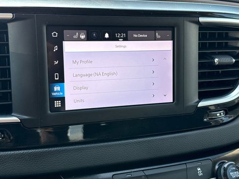 Used 2023 Chrysler Voyager LX image 23