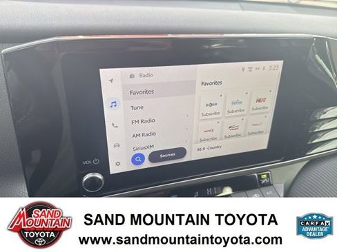 Used 2025 Toyota Camry SE w/ Convenience Package image 25