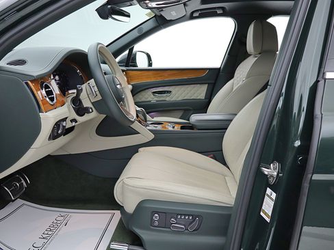 Certified 2023 Bentley Bentayga AWD/4WD image 38