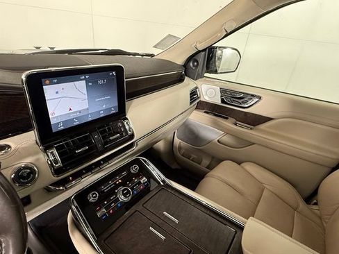 Used 2019 Lincoln Navigator Reserve AWD/4WD image 22
