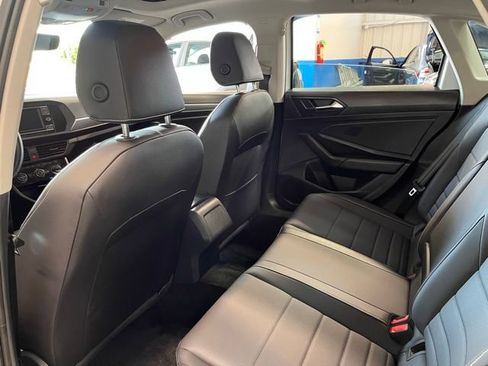 Used 2023 Volkswagen Jetta SE w/ Panoramic Sunroof Package image 17