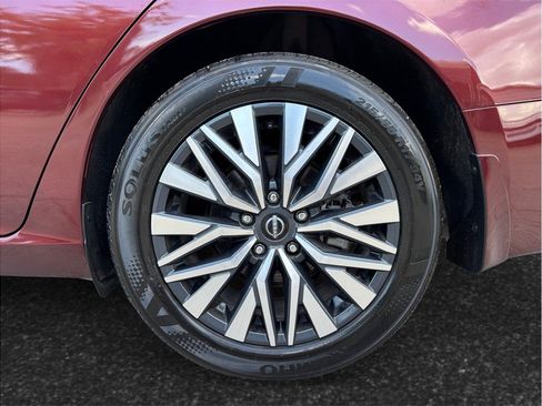 Used 2024 Nissan Altima 2.5 SV w/ SV Premium Package FWD image 14