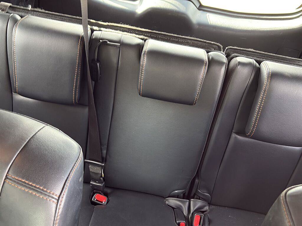 Used 2017 Toyota Highlander XLE FWD image 6