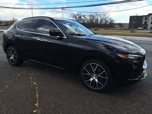 Used 2017 Maserati Levante w/ Sport Package image 20