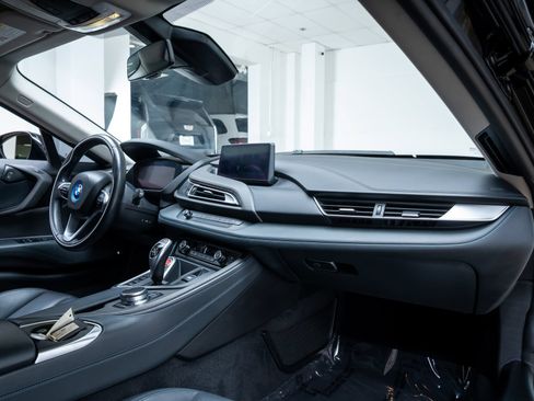 Used 2020 BMW i8 Coupe AWD/4WD image 24