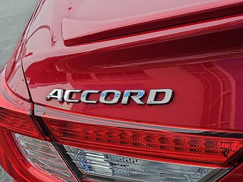Used 2018 Honda Accord Sport image 31