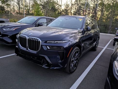Used 2024 BMW X7 xDrive40i w/ M Sport Package image 3