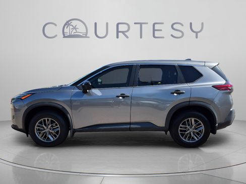 Used 2021 Nissan Rogue S FWD image 2