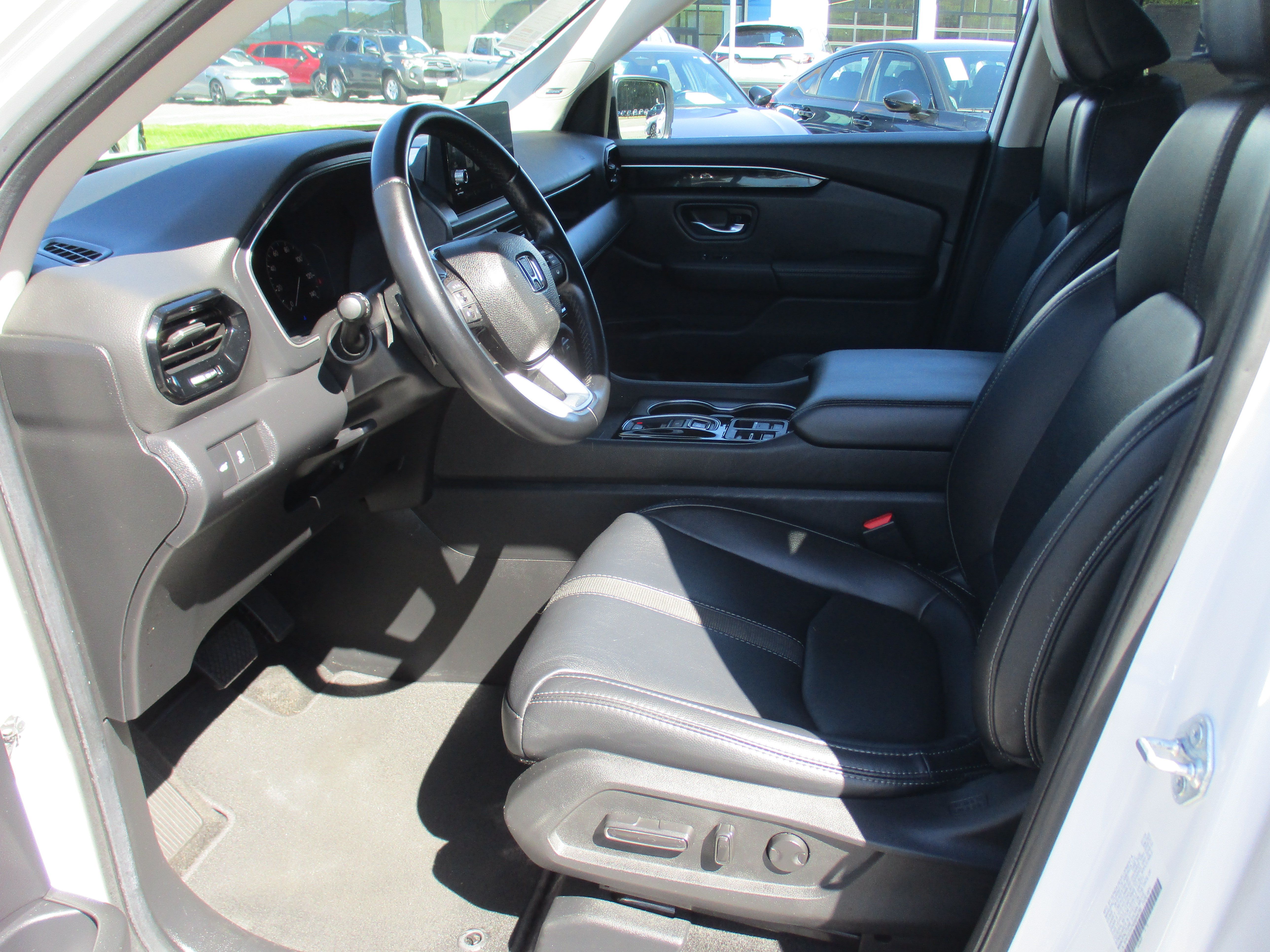 Certified 2025 Honda Pilot Touring image 12