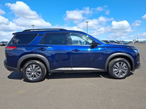 Used 2025 Nissan Pathfinder SV AWD/4WD image 7