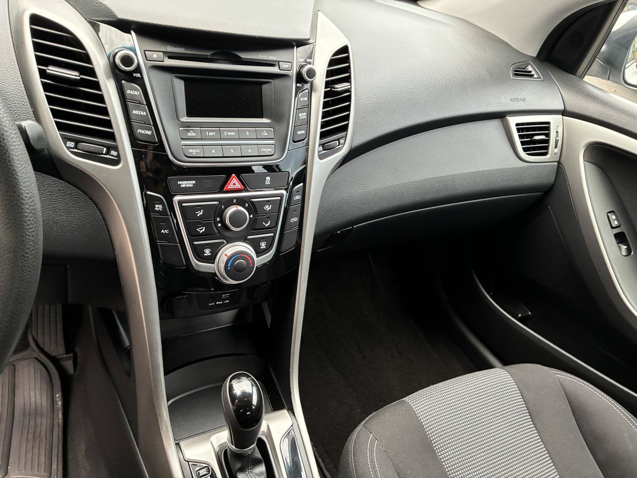 Used 2017 Hyundai Elantra GT FWD image 13