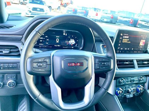 Used 2023 GMC Yukon SLT image 32
