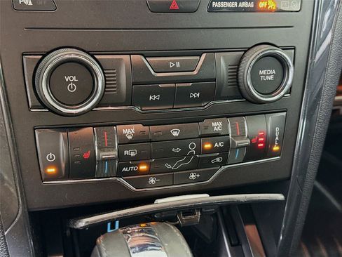 Used 2018 Ford Explorer XLT w/ Equipment Group 202A AWD/4WD image 9