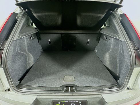 Used 2025 Volvo XC40 B5 Core image 29