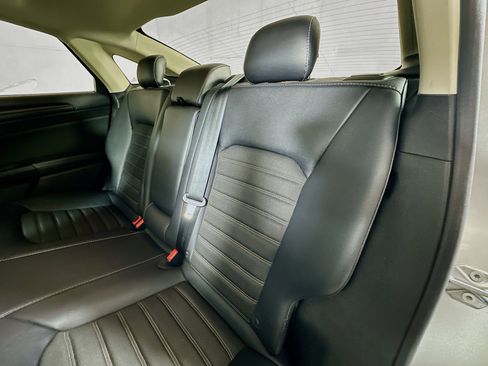 Used 2018 Ford Fusion SE w/ Equipment Group 201A image 23