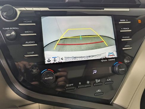 Used 2020 Toyota Camry XLE FWD image 23