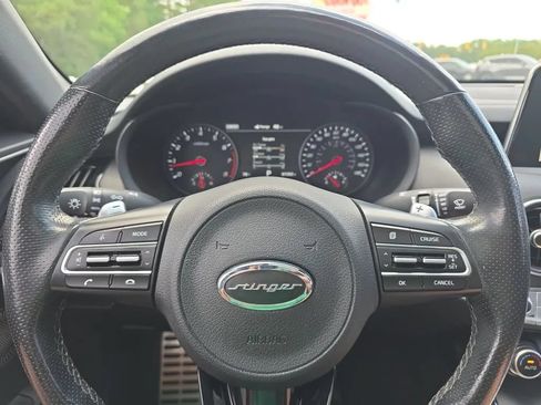 Used 2018 Kia Stinger GT1 AWD/4WD image 17