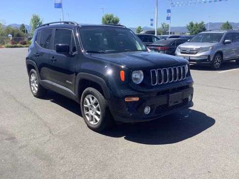 Used 2019 Jeep Renegade Latitude w/ Cold Weather Group AWD/4WD image 8
