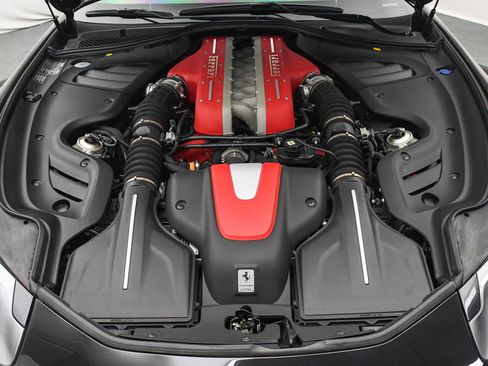 Certified 2016 Ferrari FF image 32
