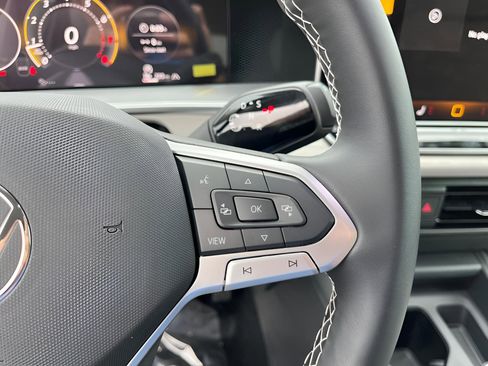 Used 2025 Volkswagen Tiguan SE image 14