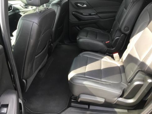 Used 2022 Chevrolet Traverse LT w/ LT Premium Package image 12