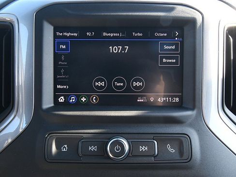 Used 2022 Chevrolet Silverado 2500 Custom w/ Custom Value Package image 16