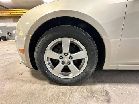 Used 2012 Chevrolet Cruze LT FWD image 9