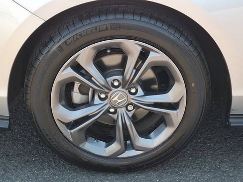 Used 2023 Honda Accord EX image 27