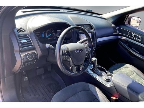 Used 2019 Ford Explorer XLT w/ Equipment Group 202A AWD/4WD image 17