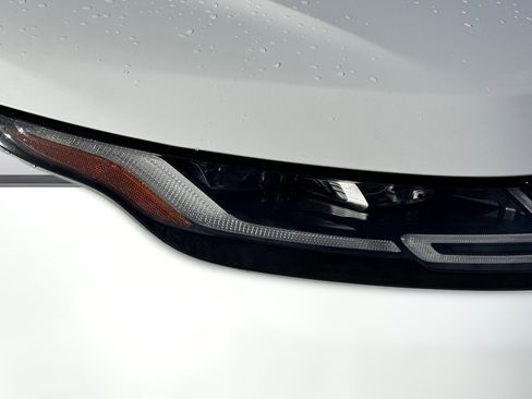 Used 2022 Land Rover Range Rover Evoque R-Dynamic S image 11