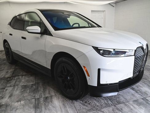Used 2024 BMW iX xDrive50 w/ Premium Package image 3