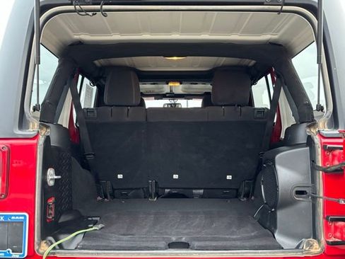 Used 2014 Jeep Wrangler Unlimited Rubicon w/ Connectivity Group image 22