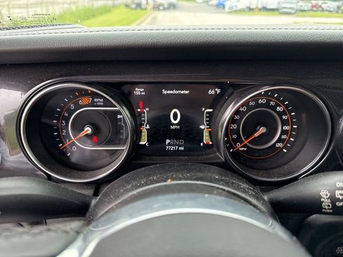 Used 2022 Jeep Wrangler Unlimited Sahara AWD/4WD image 6