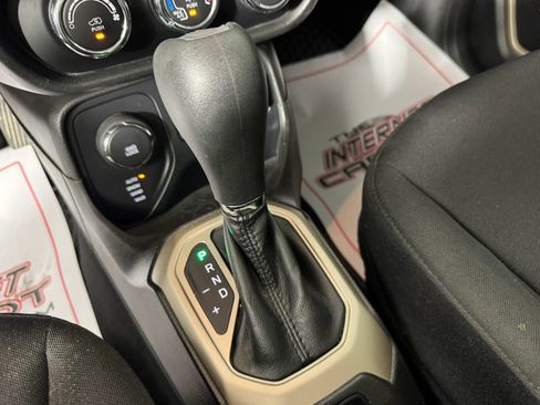 Used 2017 Jeep Renegade Latitude w/ Cold Weather Group AWD/4WD image 20