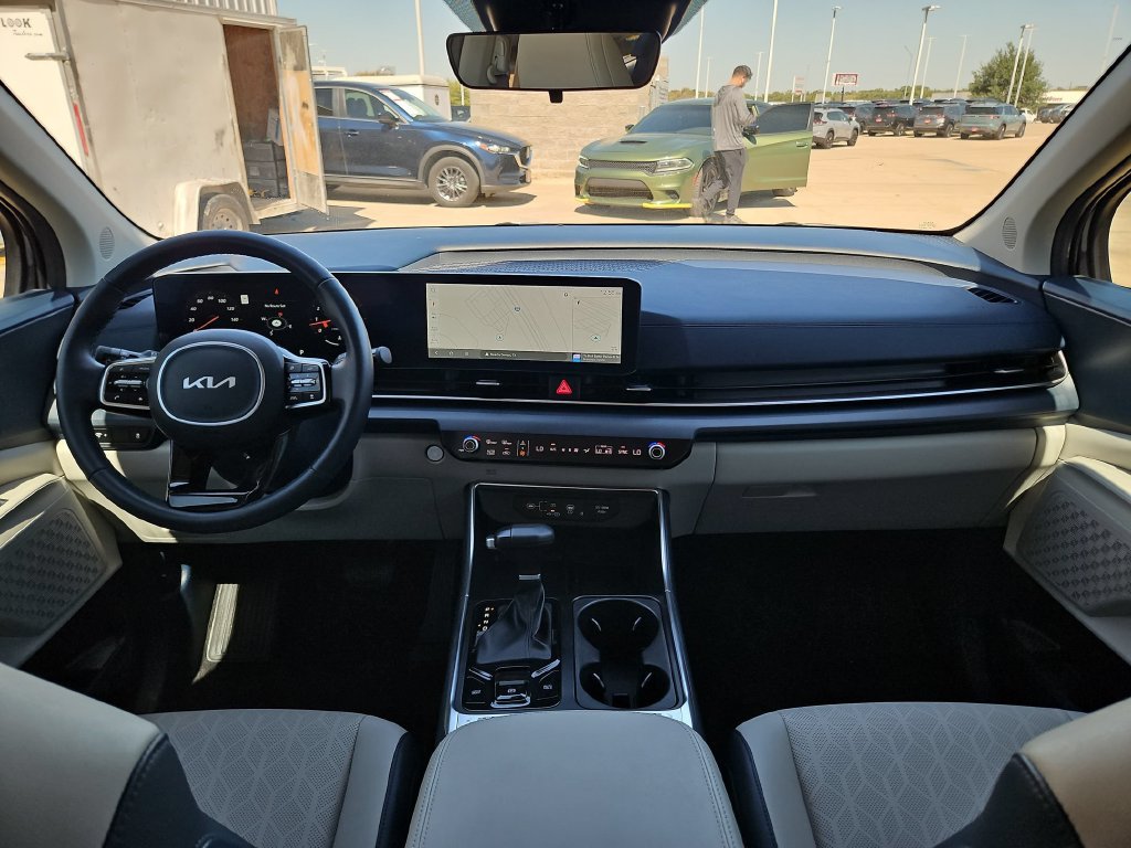 Used 2025 Kia Carnival SX FWD image 18