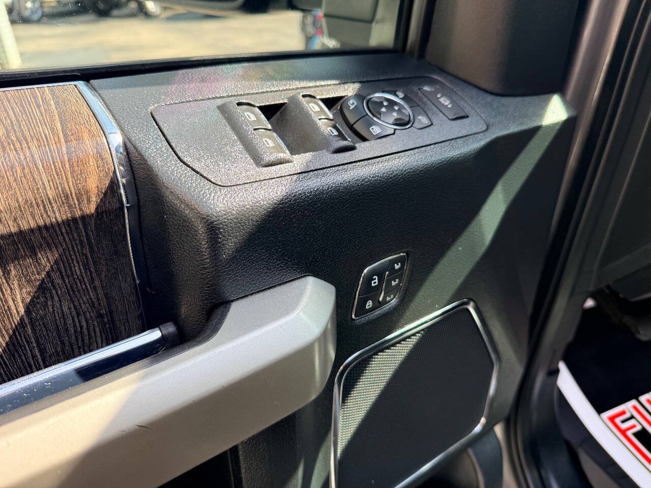 Used 2021 Ford F250 Lariat w/ Lariat Ultimate Package AWD/4WD image 19