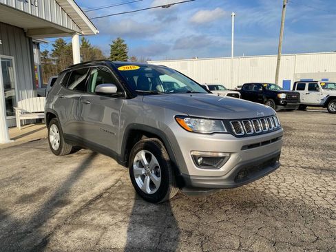 Used 2018 Jeep Compass Latitude w/ Popular Equipment Group AWD/4WD image 8