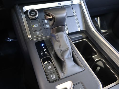 Used 2025 Lexus GX 550 w/ Accessory Package (2T) image 31