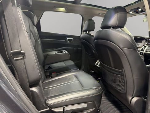 Used 2022 Kia Sorento S w/ Panoramic Sunroof Package image 19