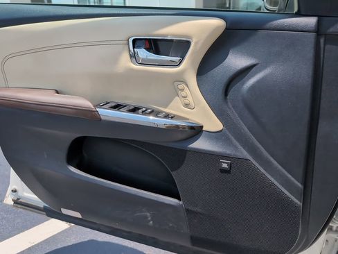 Used 2015 Toyota Avalon Limited FWD image 12