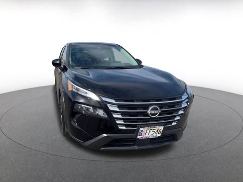 Used 2025 Nissan Rogue SV image 3