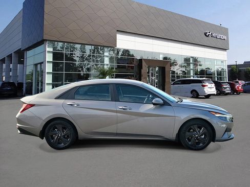 Certified 2023 Hyundai Elantra SEL w/ Cargo Package image 4