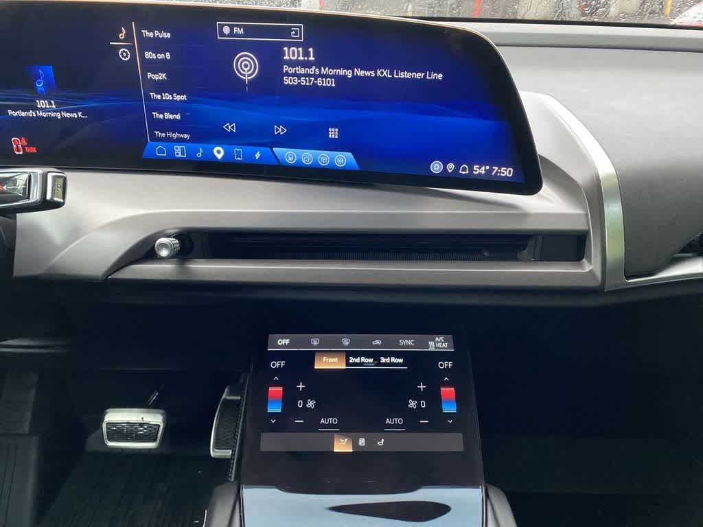 Certified 2026 Cadillac Vistiq Premium Luxury w/ LPO, Floor Liner Package AWD/4WD image 24