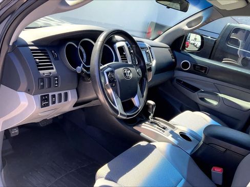 Used 2015 Toyota Tacoma PreRunner RWD image 2