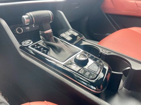 Used 2025 Kia Sportage SX image 15