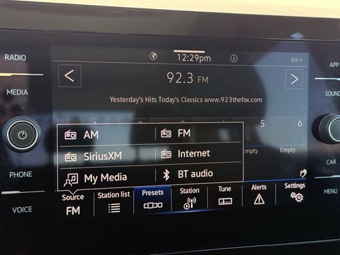 Certified 2025 Volkswagen Taos SE FWD image 20