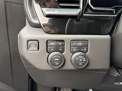 Used 2023 Chevrolet Silverado 1500 LT Trail Boss w/ Protection Package image 17