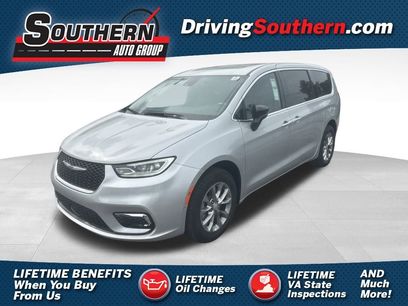 New 2026 Chrysler Pacifica Select