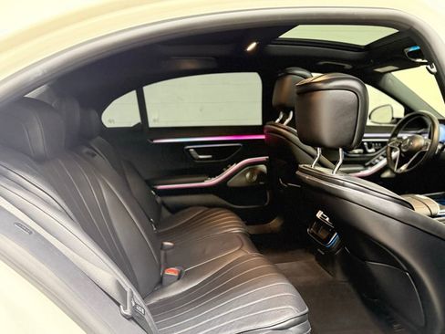 Used 2022 Mercedes-Benz S 500 4MATIC Sedan w/ AMG Line Package image 46