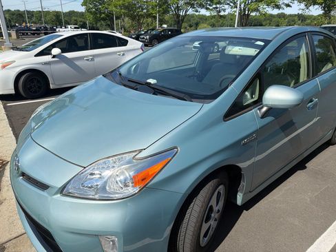 Used 2015 Toyota Prius Two FWD image 1